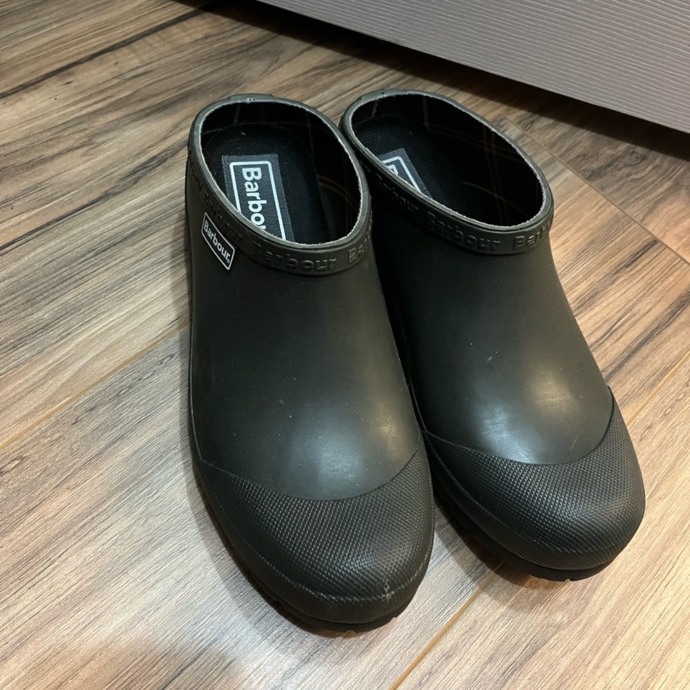 BARBOUR Gardening Clogs Size 6 / fit like 8.5-9
